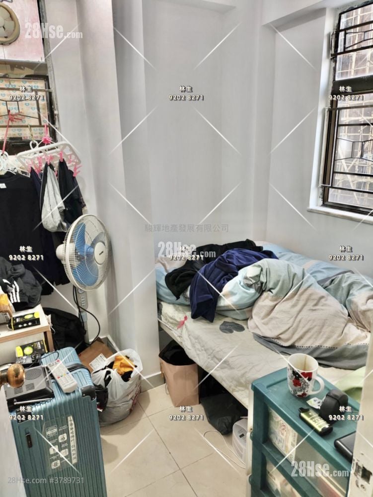 Full Hill Centre Sell 3 Bedrooms , 1 Bathroom 628 ft²