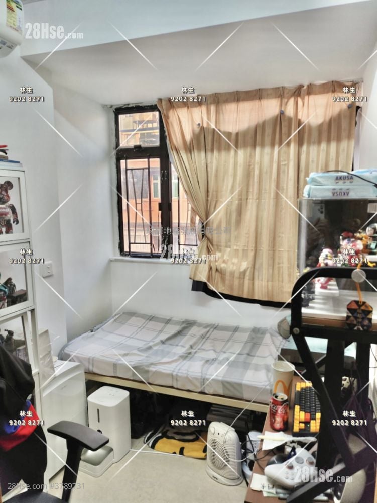 Full Hill Centre Sell 3 Bedrooms , 1 Bathroom 628 ft²