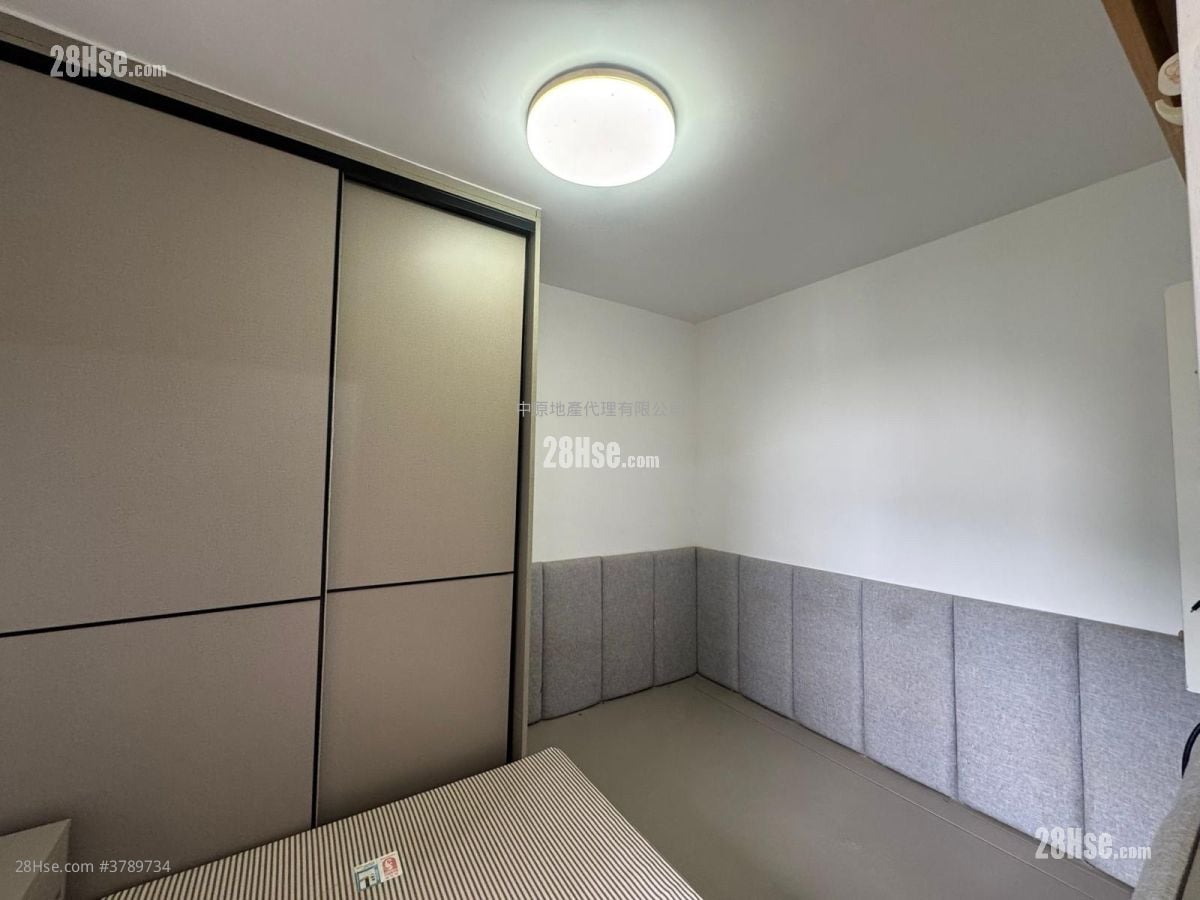 Ching Wah Court Sell 2 Bedrooms , 1 Bathroom 401 ft²