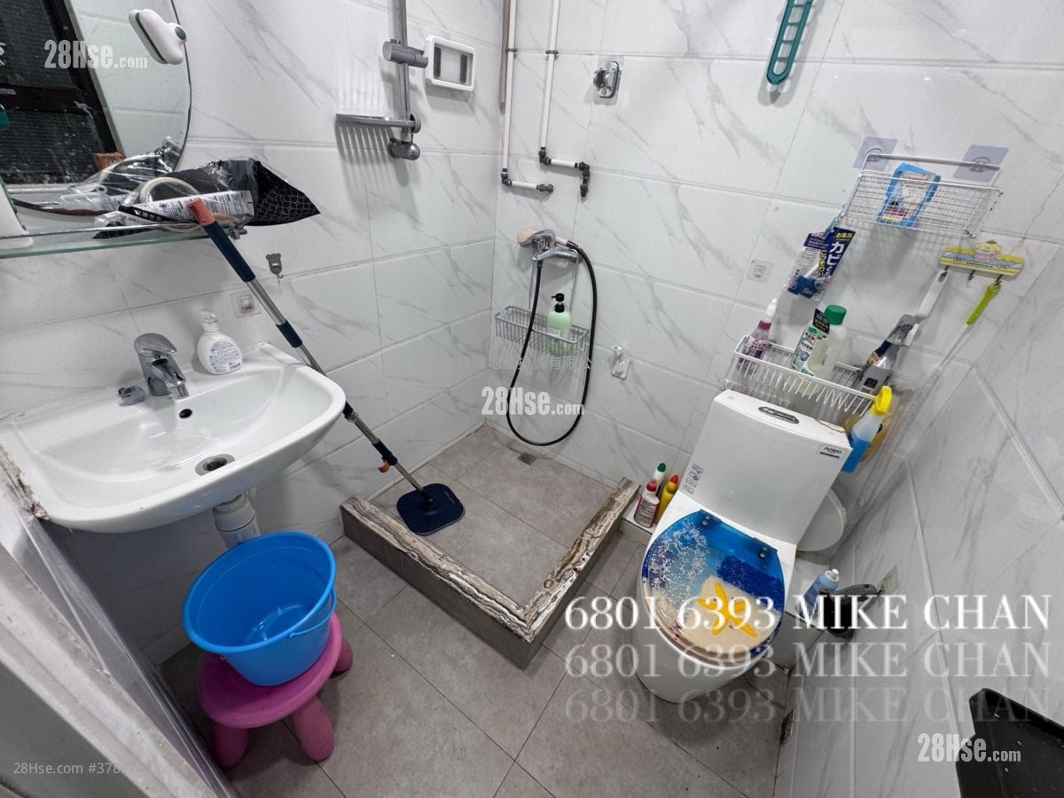 Kui Shing Building Sell 2 Bedrooms , 1 Bathroom 360 ft²