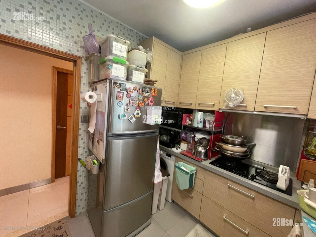 宝峰园 售盘 4 房 , 2 浴室 822 平方尺