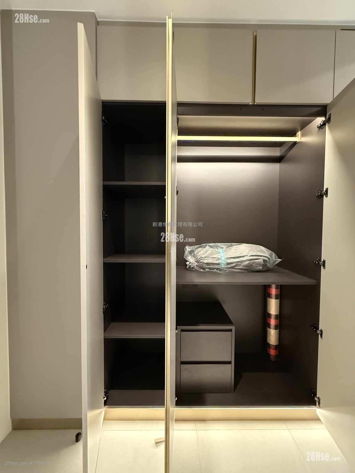 Baker Circle Greenwich 售盘 开放式间隔 , 1 浴室 212 平方尺