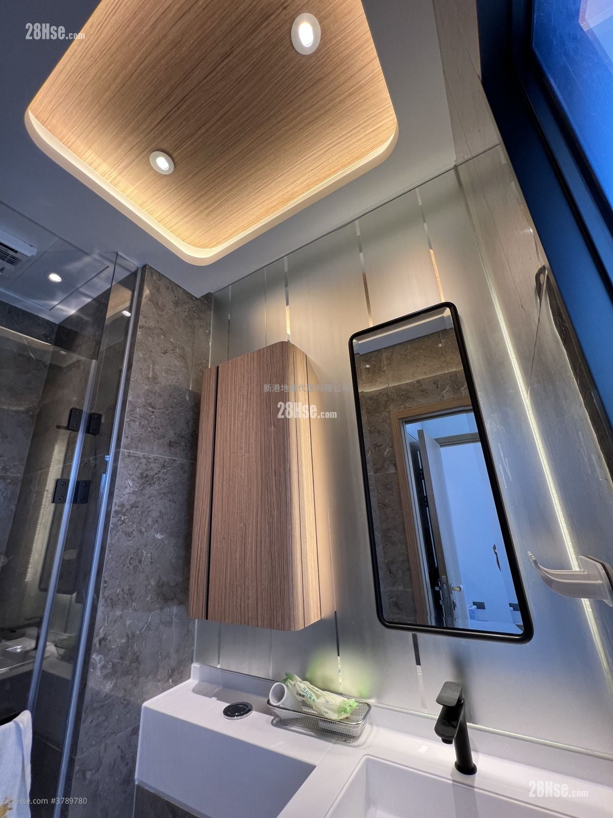 The Vantage Sell 1 Bedroom , 1 Bathroom 270 ft²