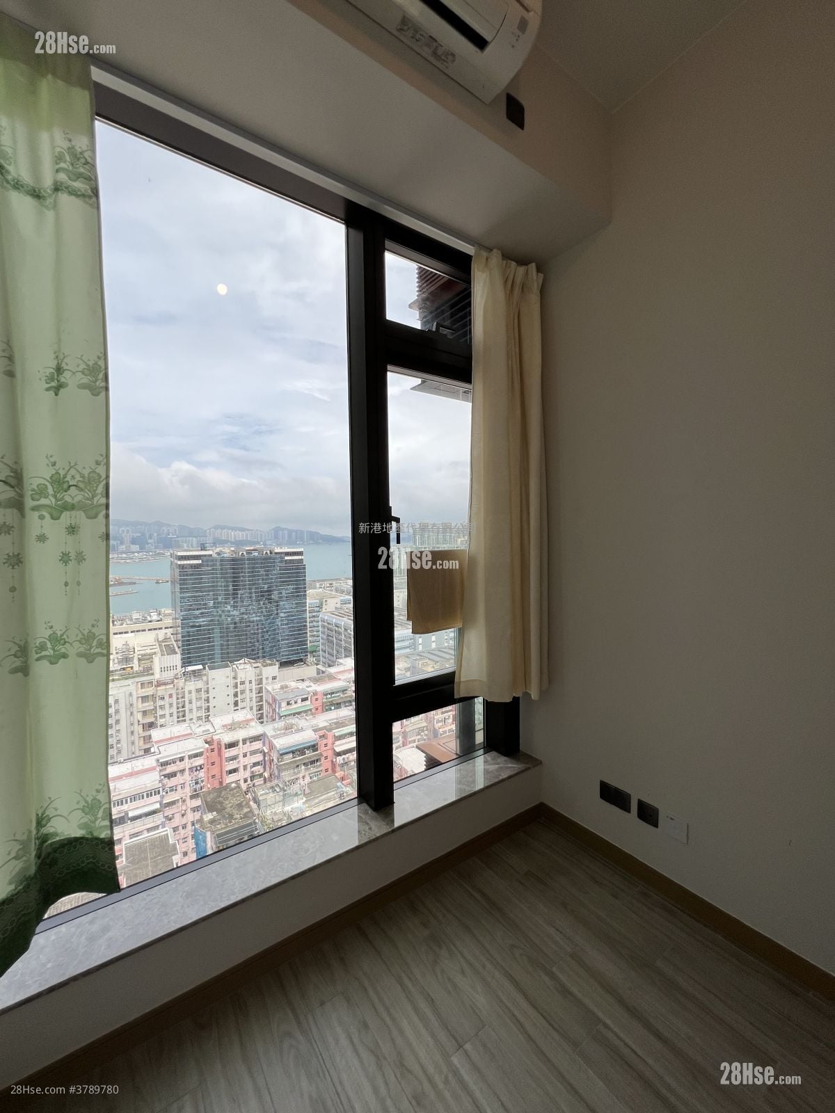 The Vantage Sell 1 Bedroom , 1 Bathroom 270 ft²