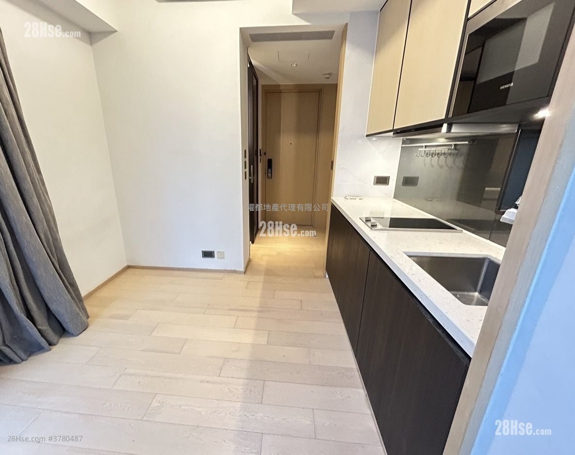 Eltanin Square Mile Rental Studio , 1 Bathroom 193 ft²