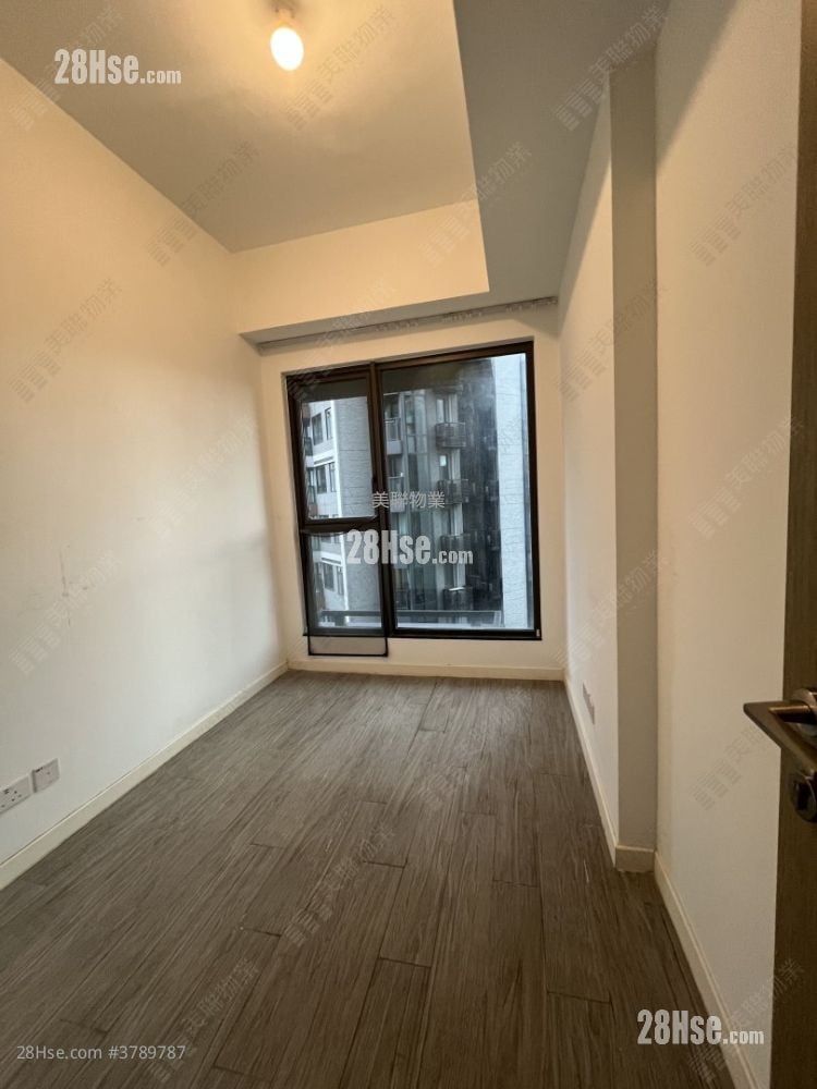 Upper River Bank Sell 1 Bedroom 332 ft²