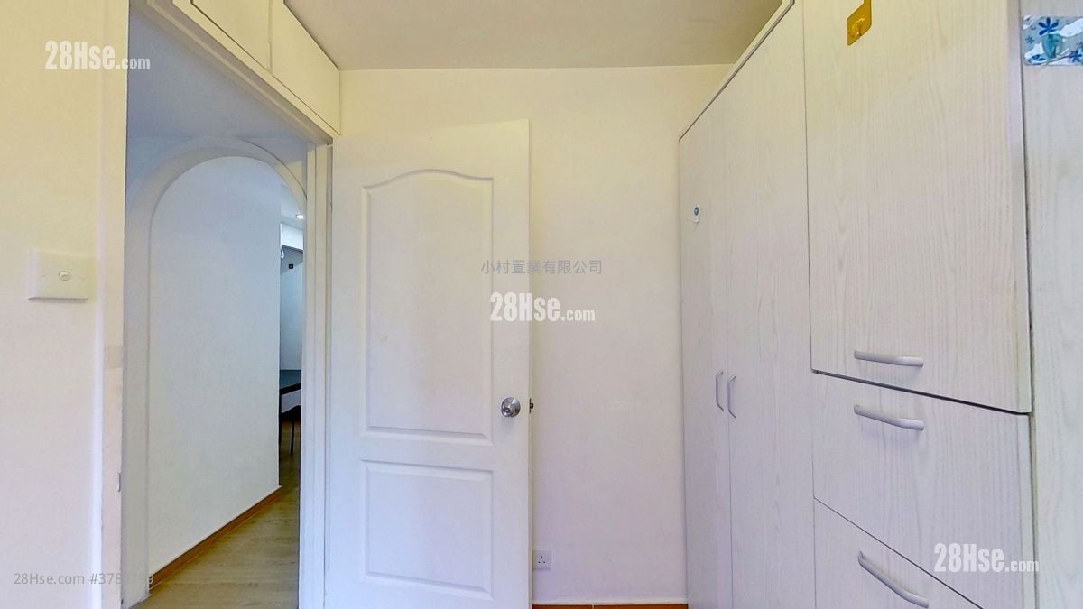 master room: Boland Court Rental 3 Bedrooms , 1 Bathroom 440 ft²