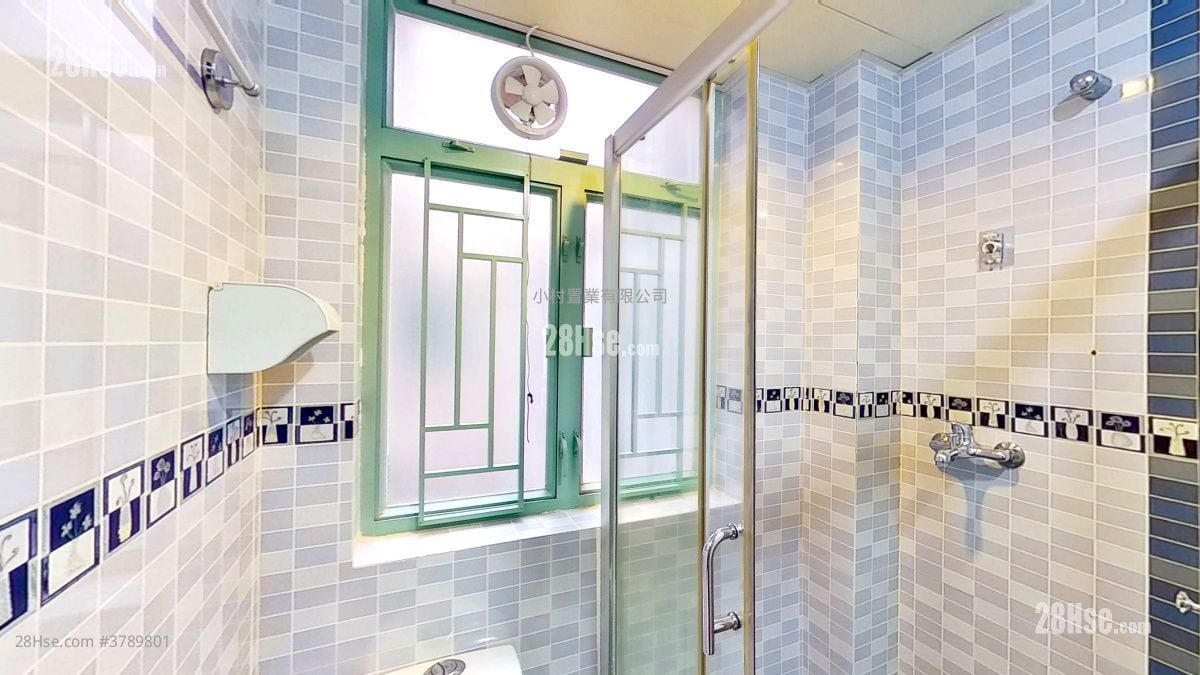 浴室: 名人居 租盘 2 房 , 1 浴室 300 平方尺