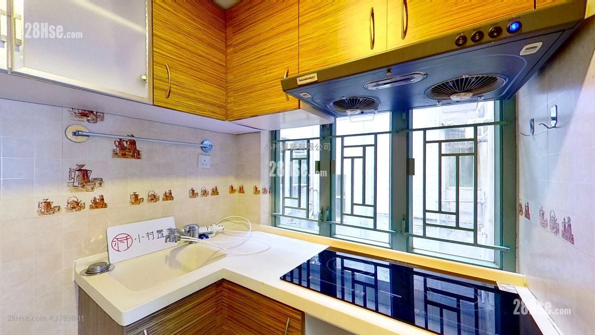 厨房: 名人居 租盘 2 房 , 1 浴室 300 平方尺