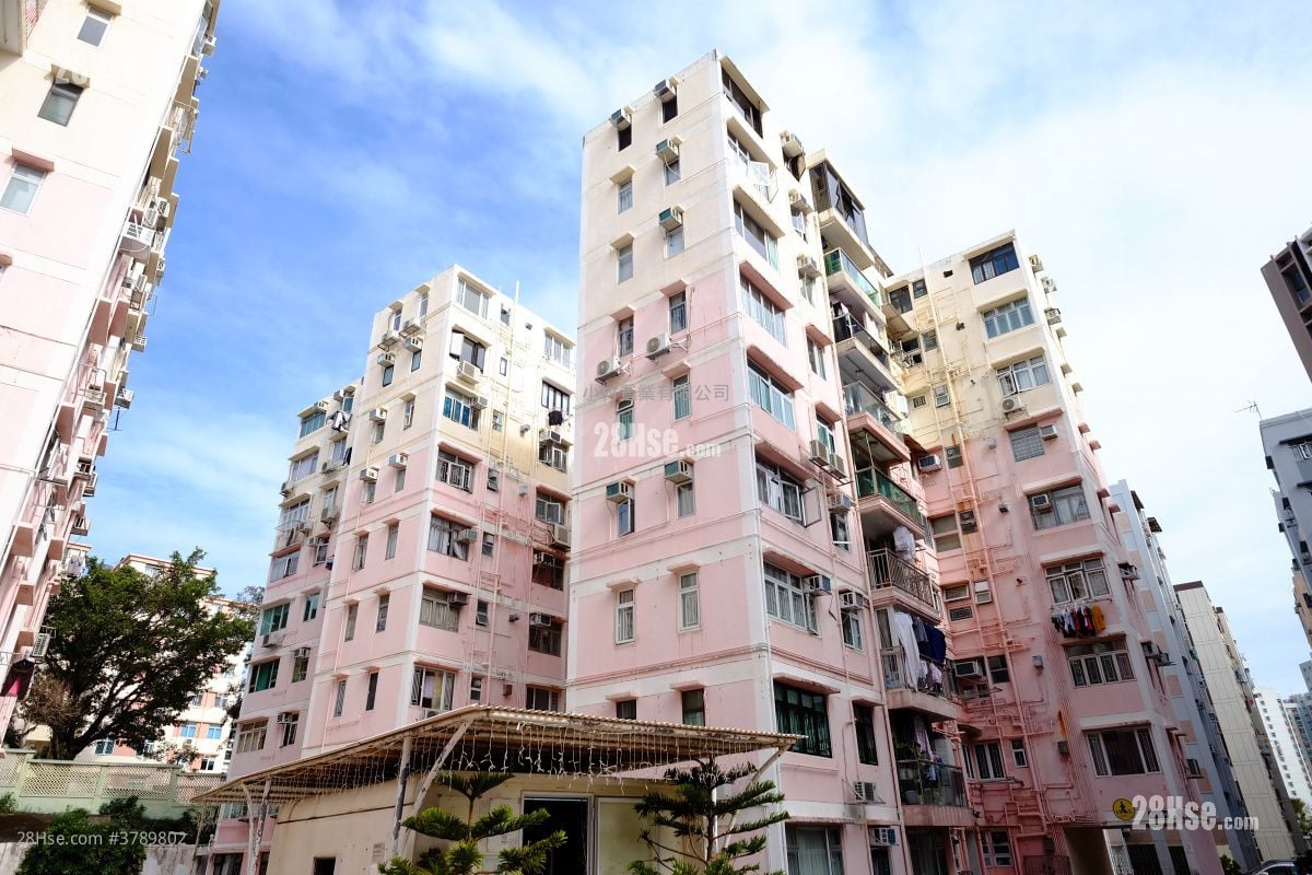 building outlook: Phoenix Court Rental 3 Bedrooms , 2 Bathrooms 710 ft²