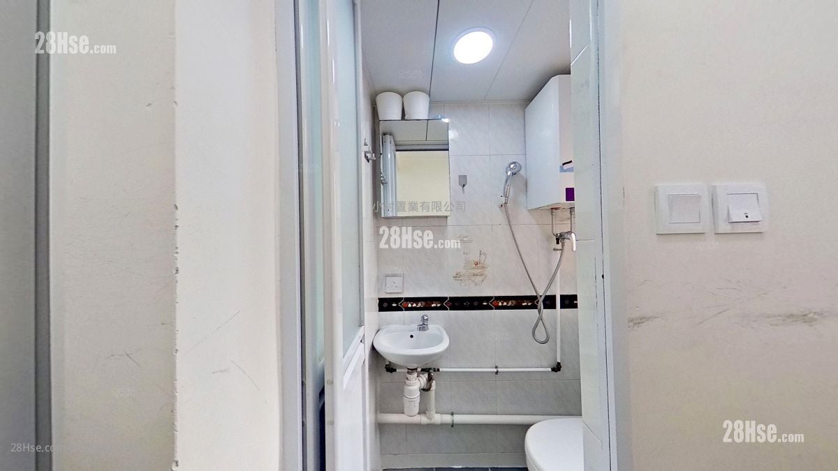 servant’s room: Phoenix Court Rental 3 Bedrooms , 2 Bathrooms 710 ft²