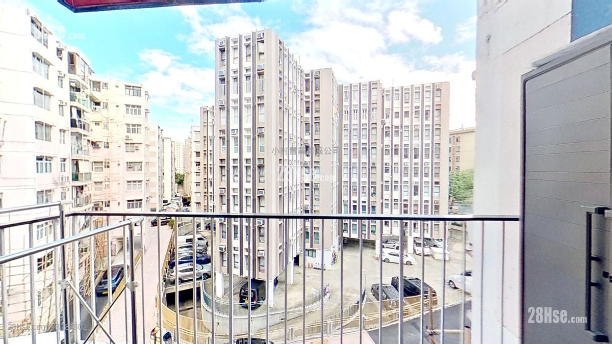 balcony: Phoenix Court Rental 3 Bedrooms , 2 Bathrooms 710 ft²