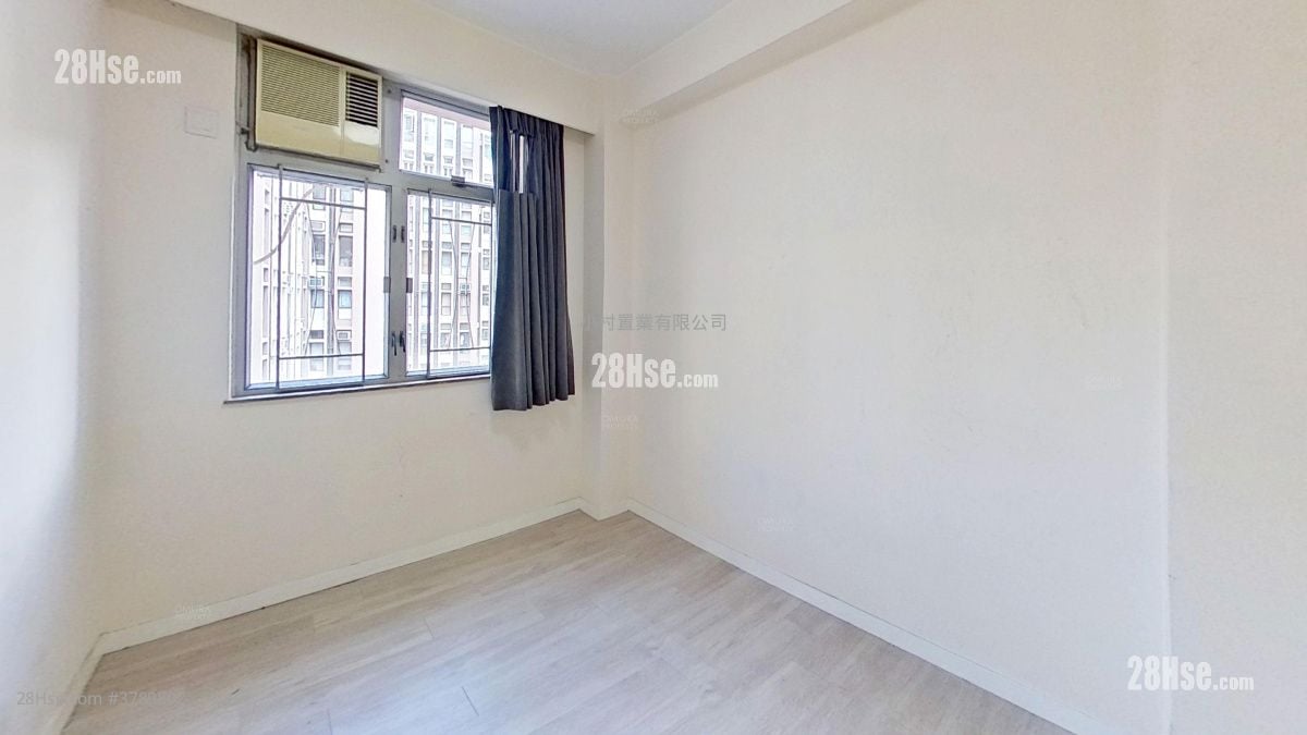 bedroom 3: Phoenix Court Rental 3 Bedrooms , 2 Bathrooms 710 ft²