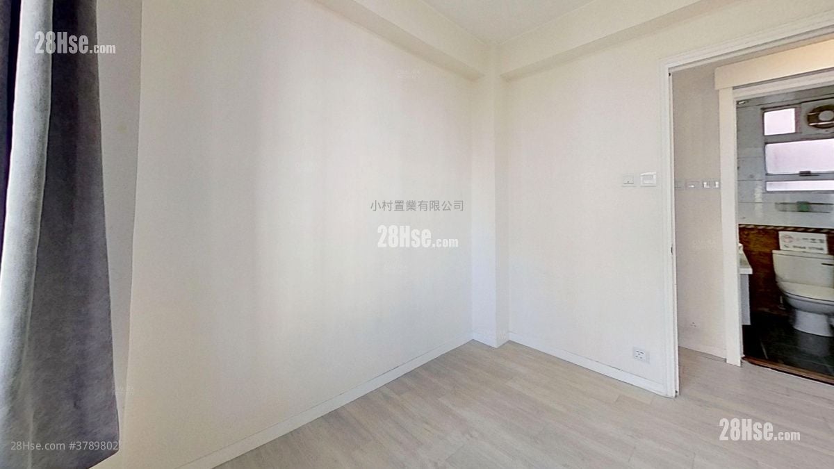 bedroom 3: Phoenix Court Rental 3 Bedrooms , 2 Bathrooms 710 ft²