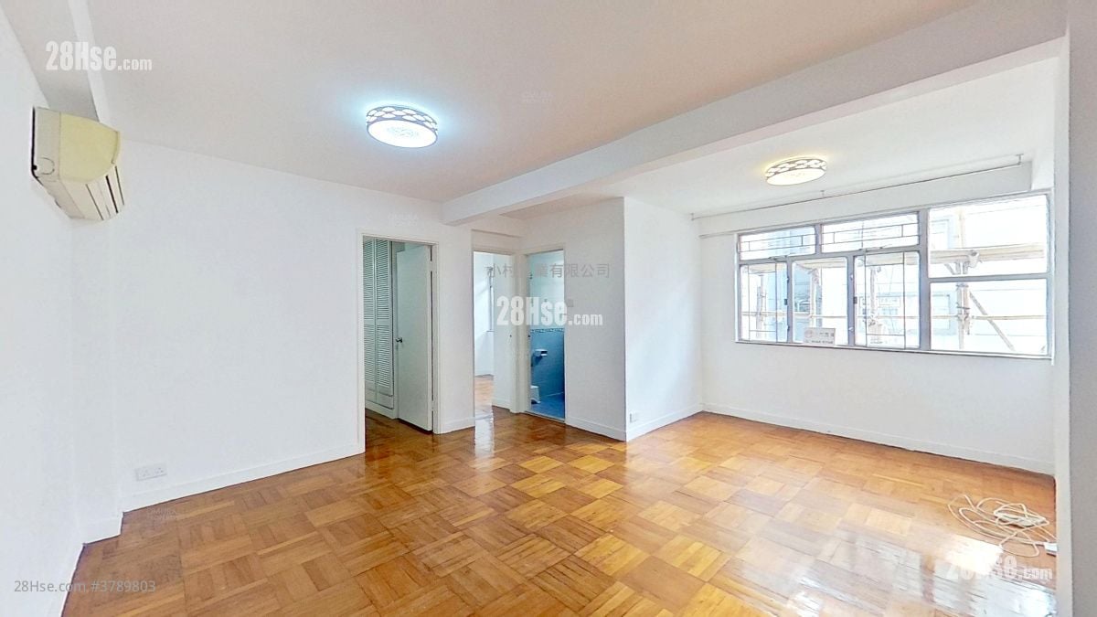 living room: Phoenix Court Rental 2 Bedrooms , 1 Bathroom 556 ft²