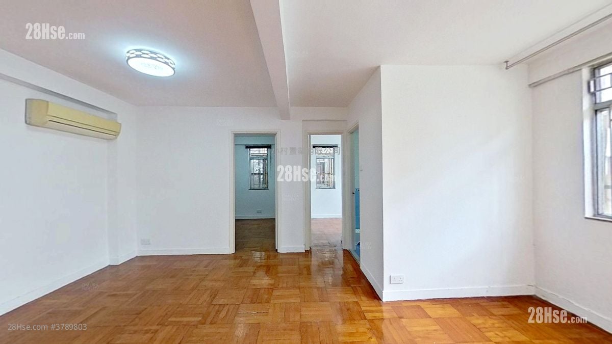 living room: Phoenix Court Rental 2 Bedrooms , 1 Bathroom 556 ft²