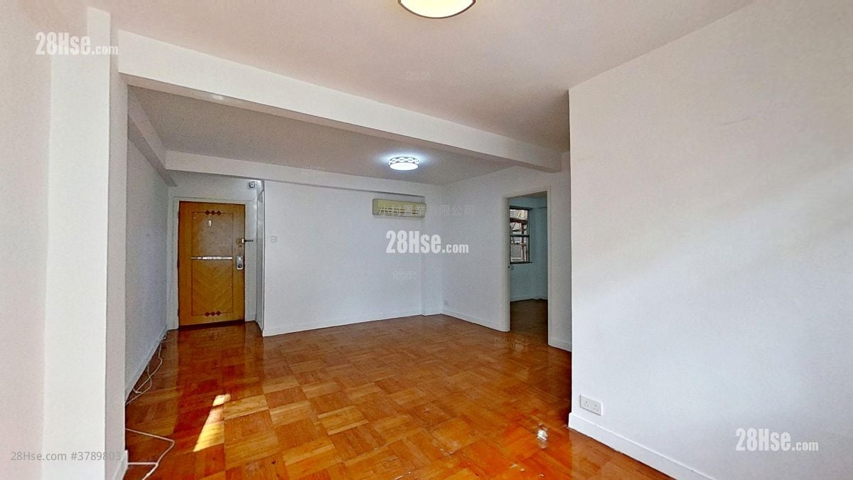 living room: Phoenix Court Rental 2 Bedrooms , 1 Bathroom 556 ft²