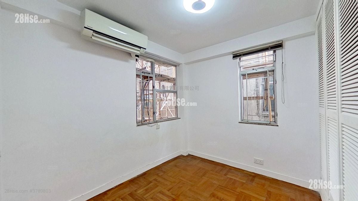 bedroom 2: Phoenix Court Rental 2 Bedrooms , 1 Bathroom 556 ft²