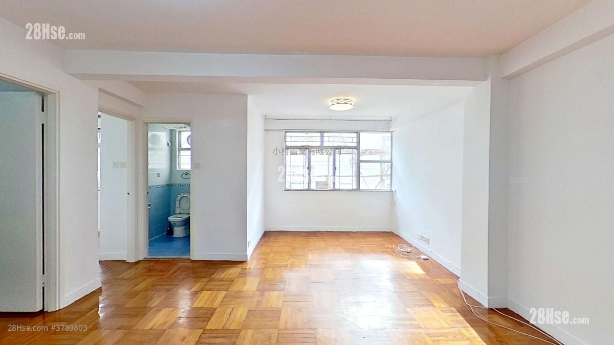 living room: Phoenix Court Rental 2 Bedrooms , 1 Bathroom 556 ft²