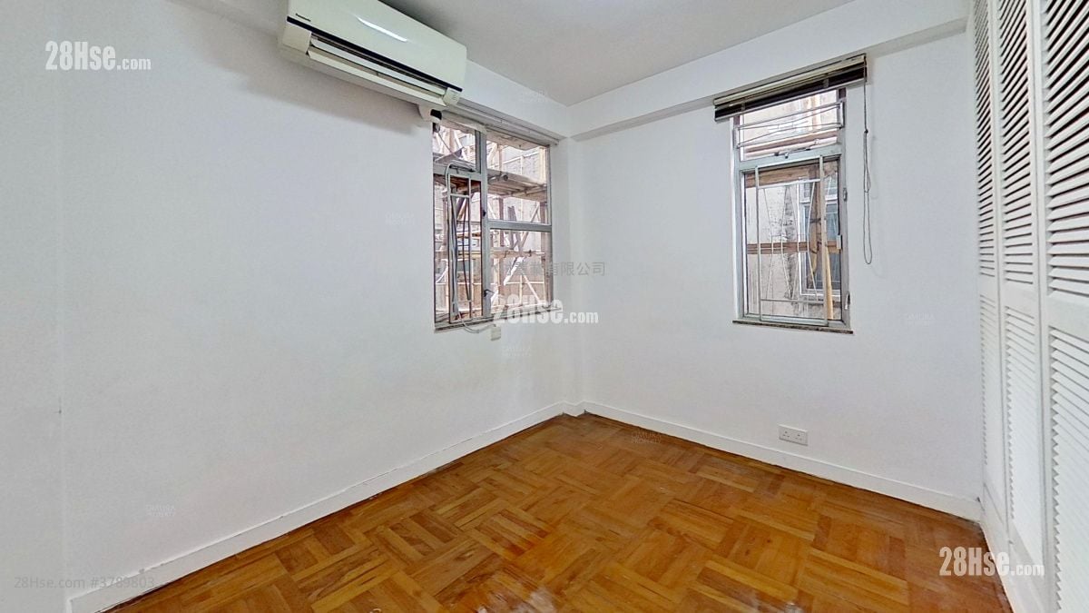 bedroom 2: Phoenix Court Rental 2 Bedrooms , 1 Bathroom 556 ft²