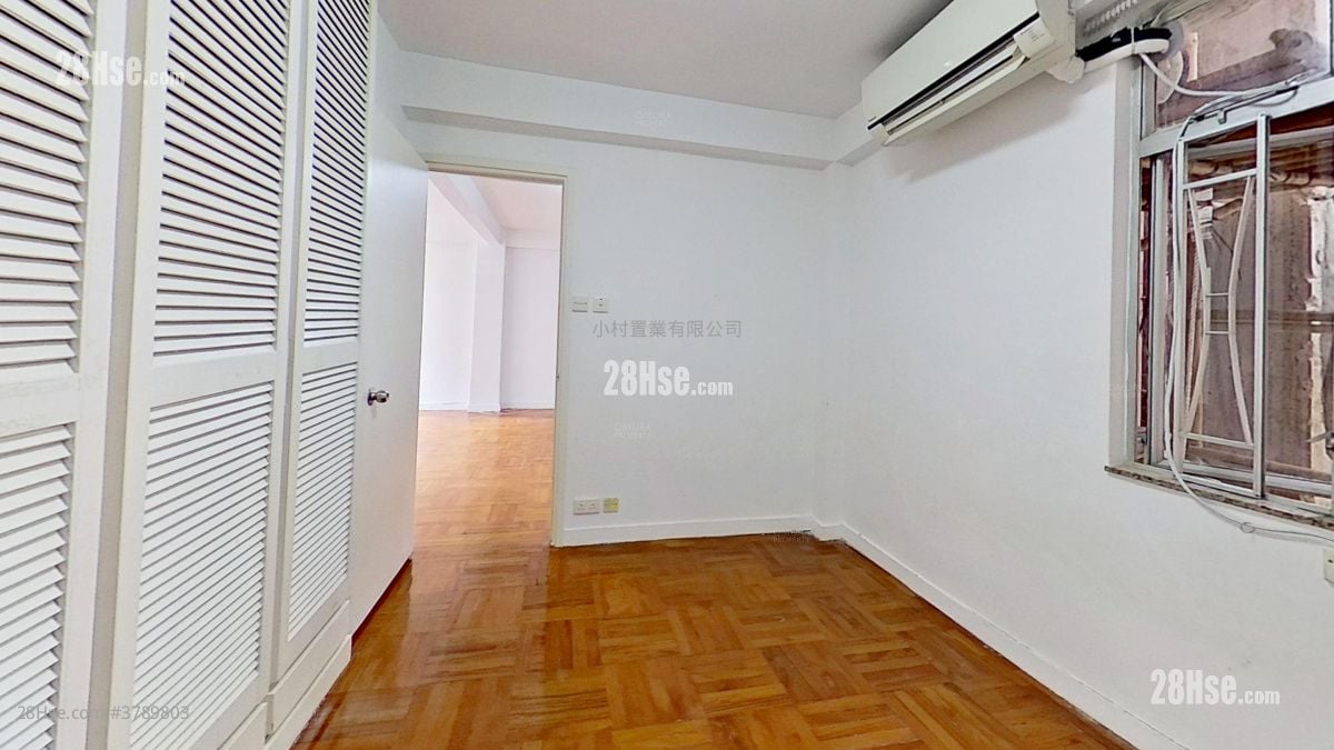 bedroom 2: Phoenix Court Rental 2 Bedrooms , 1 Bathroom 556 ft²