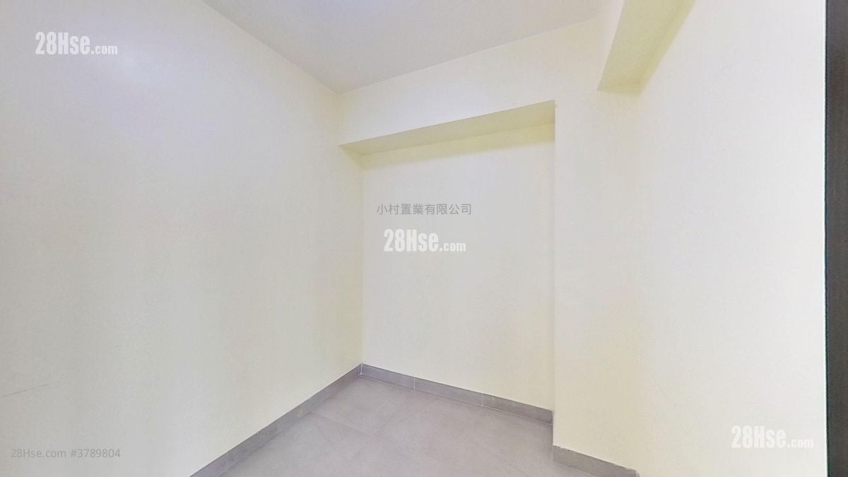 睡房 2: 名人居 租盘 3 房 , 1 浴室 600 平方尺