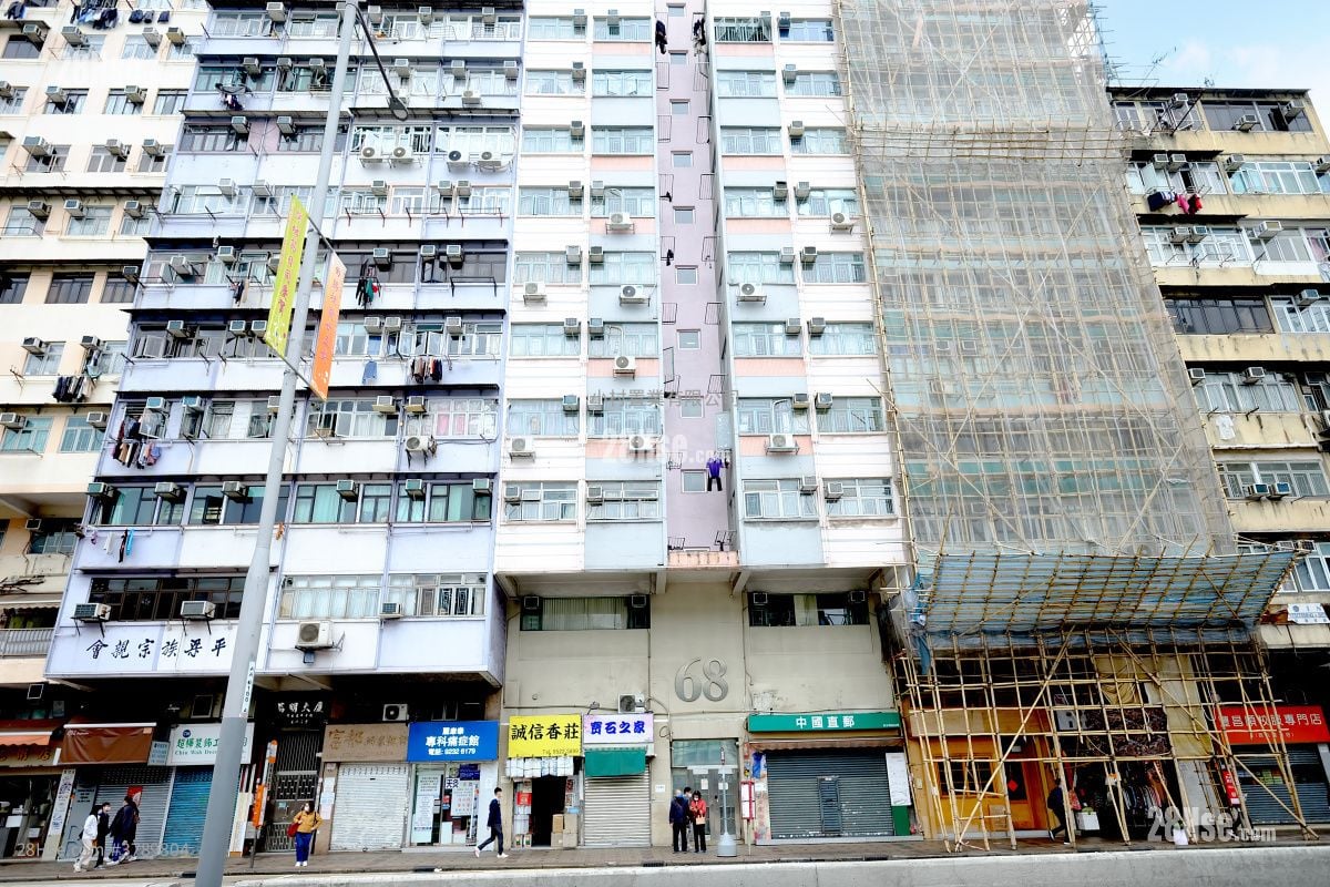 大厦外观: 名人居 租盘 3 房 , 1 浴室 600 平方尺