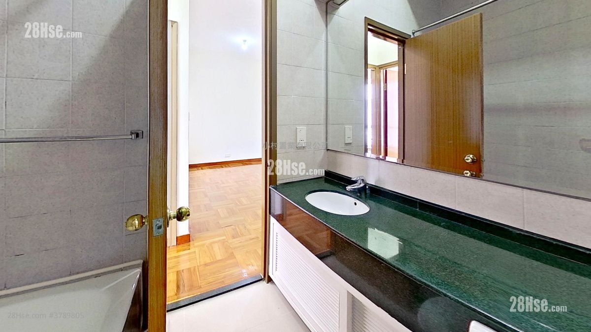 bathroom: Liberty Mansion Rental 2 Bedrooms , 1 Bathroom 415 ft²