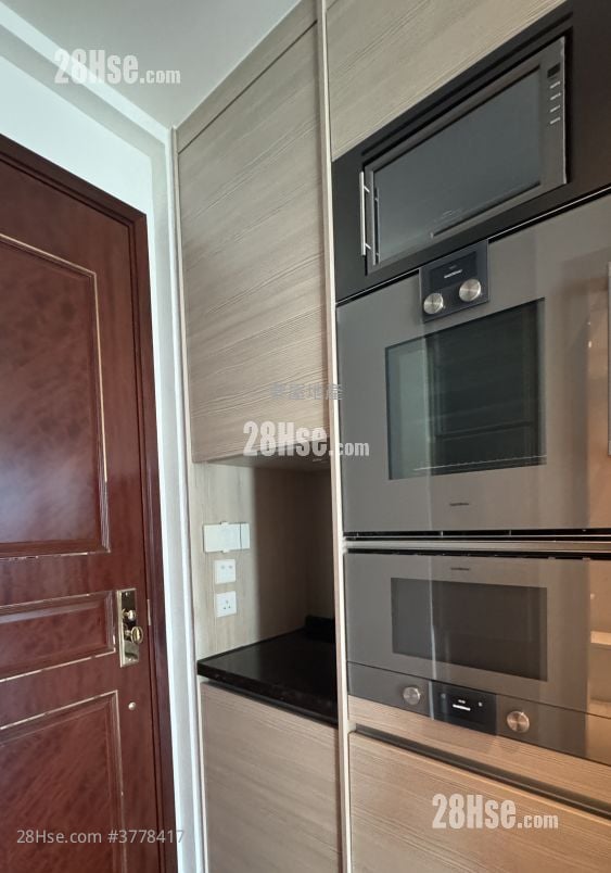 The Avenue Rental Studio , 1 Bathroom 338 ft²