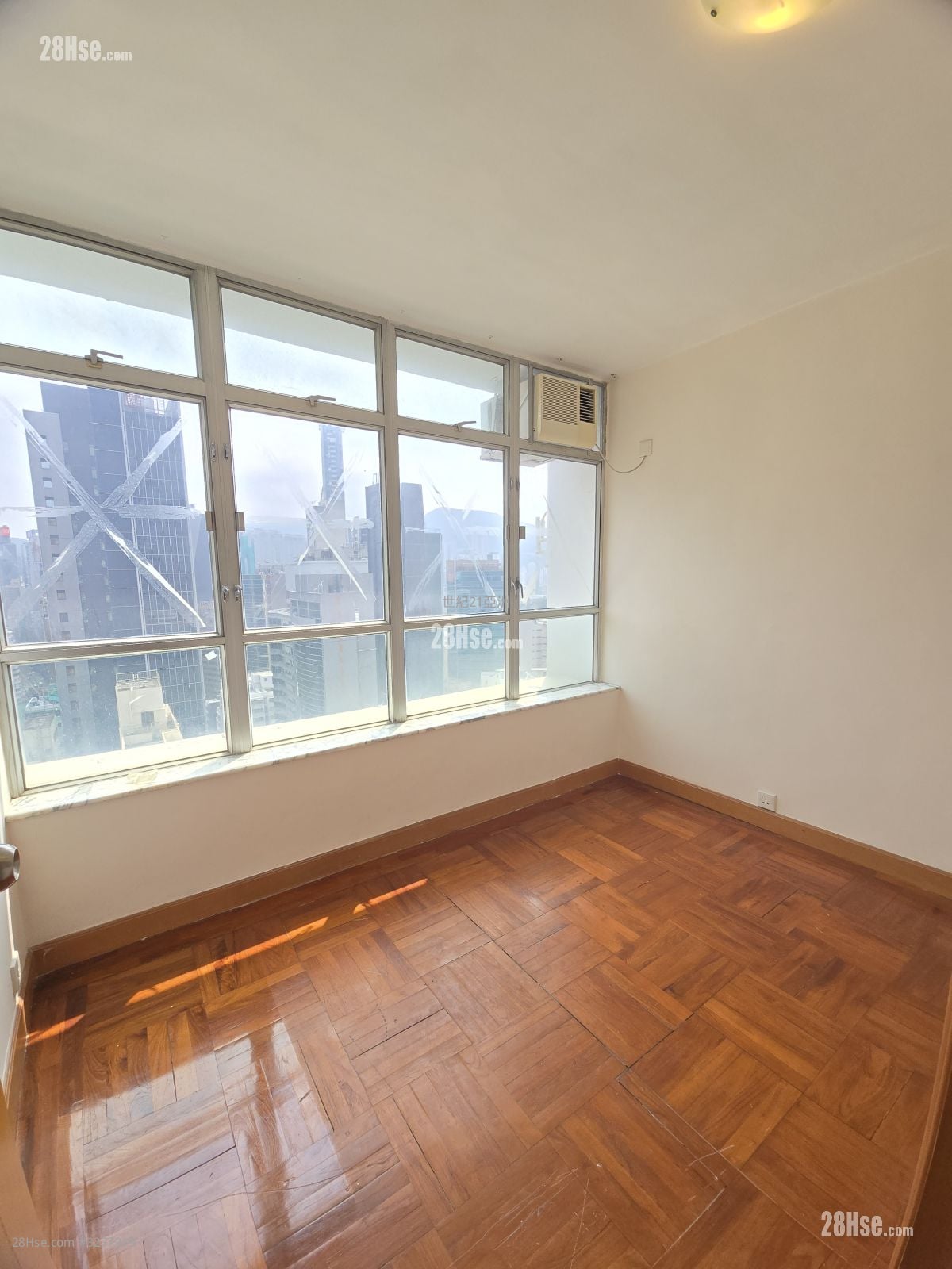 Southorn Garden Sell 2 Bedrooms , 1 Bathroom 517 ft²