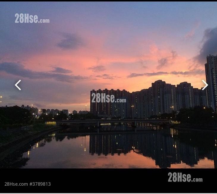 鄰近河畔夜景迷人