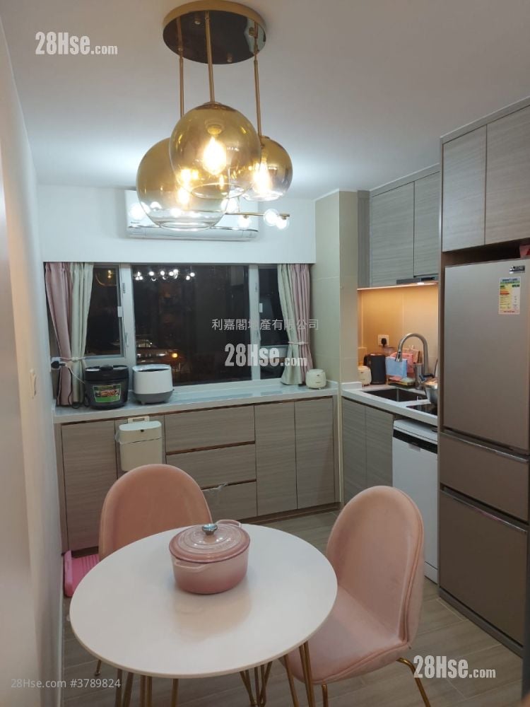 Cheung Fat Estate Sell 2 Bedrooms 366 ft²