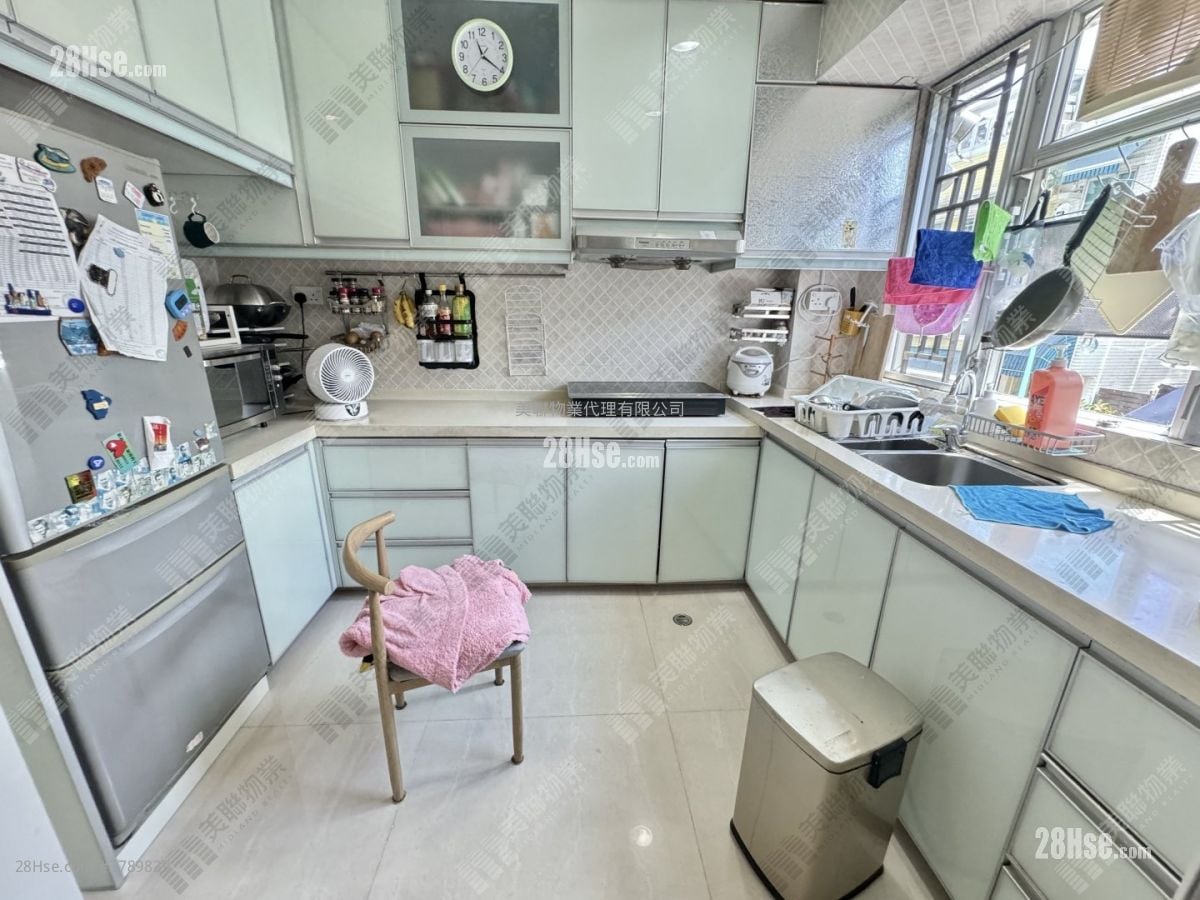 Palm Springs Sell 3 Bedrooms 1,367 ft²