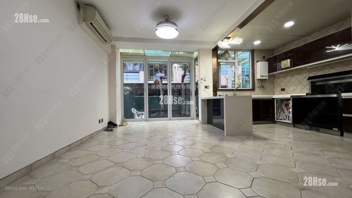 Royal Palms Sell 3 Bedrooms 1,389 ft²