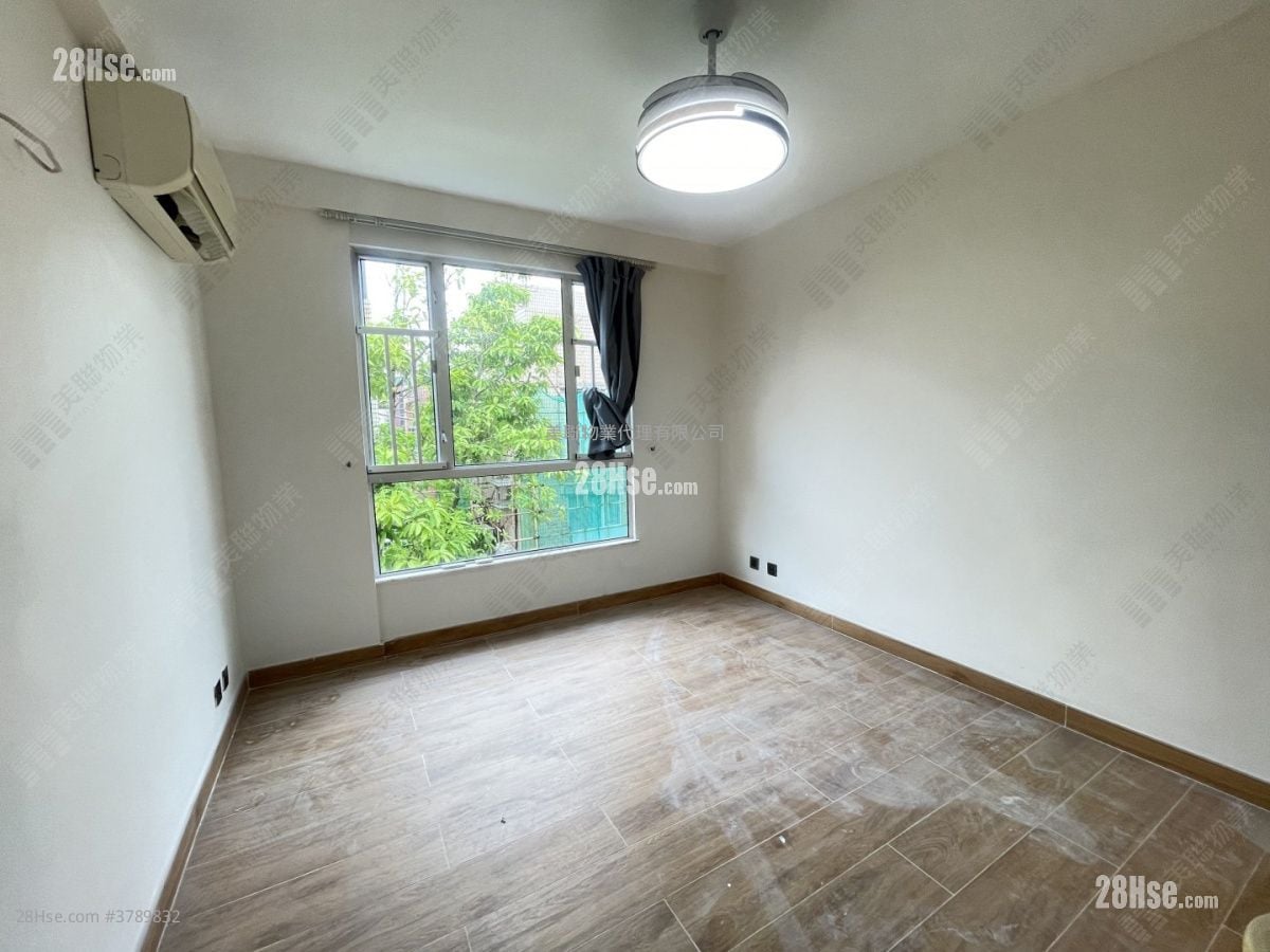 Royal Palms Sell 3 Bedrooms 1,389 ft²