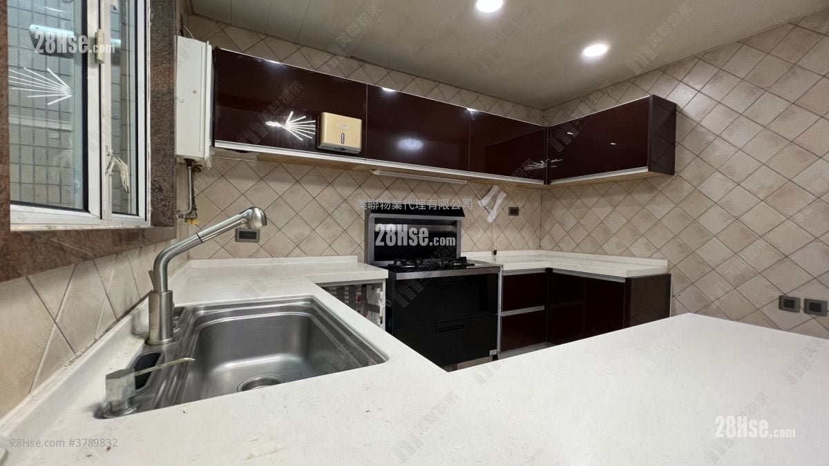 Royal Palms Sell 3 Bedrooms 1,389 ft²