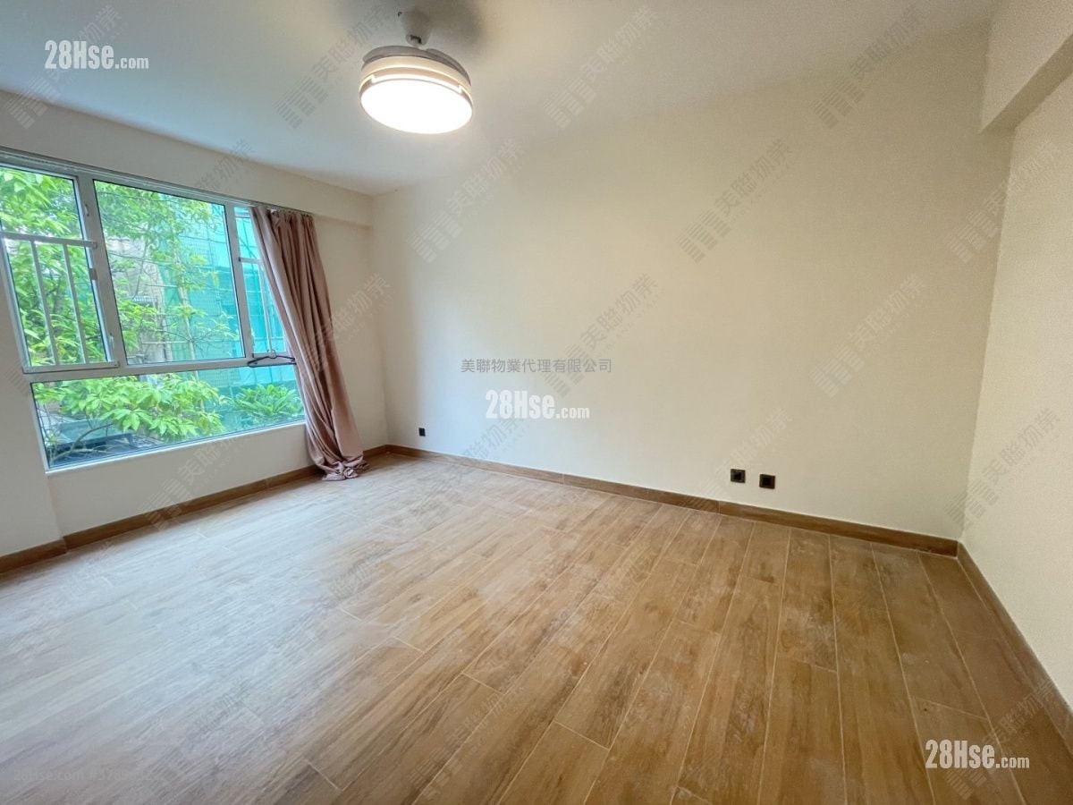 Royal Palms Sell 3 Bedrooms 1,389 ft²