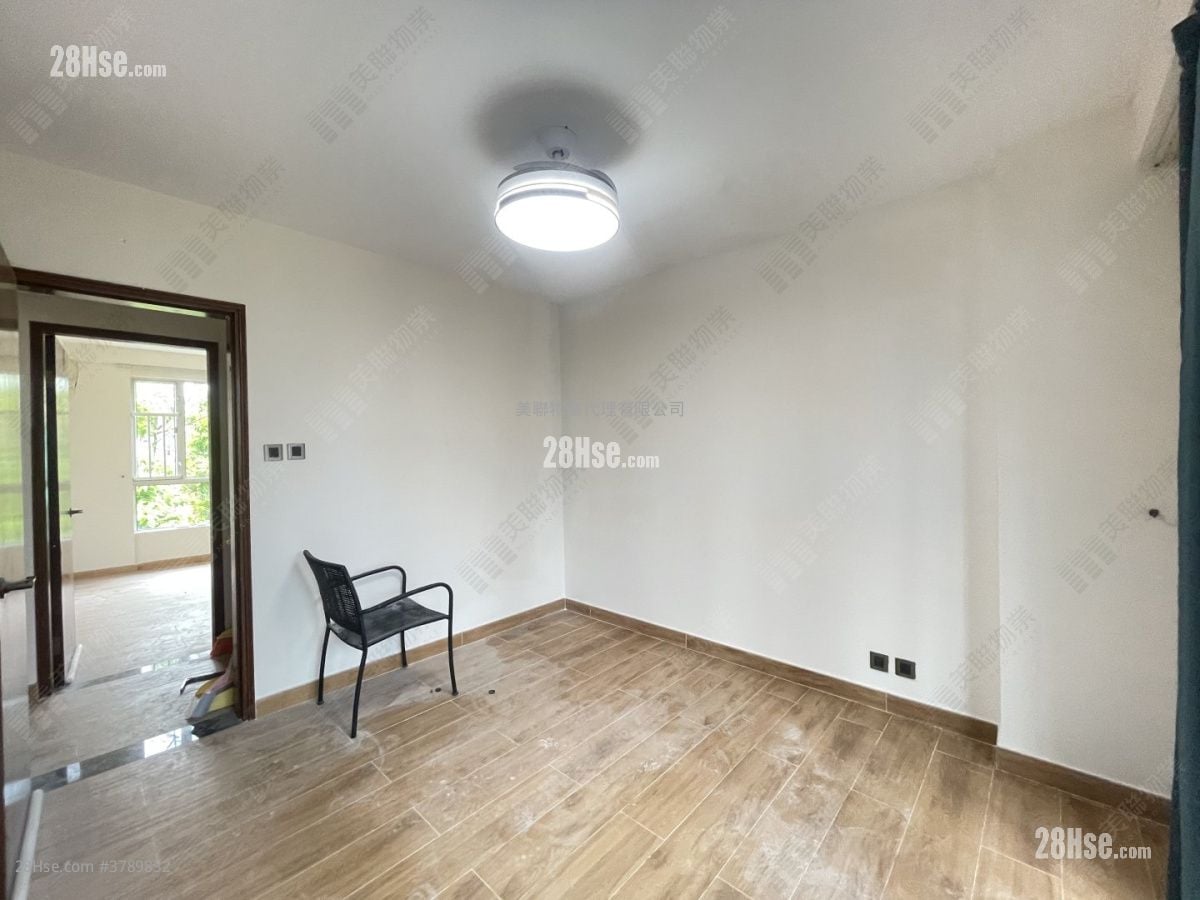 Royal Palms Sell 3 Bedrooms 1,389 ft²