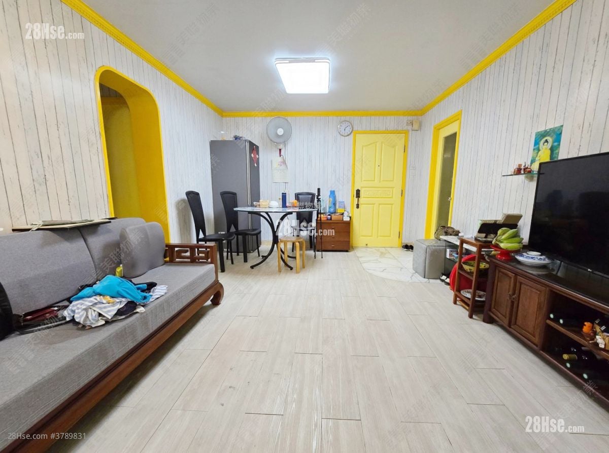 Ka Shing Court Sell 3 Bedrooms , 1 Bathroom 606 ft²