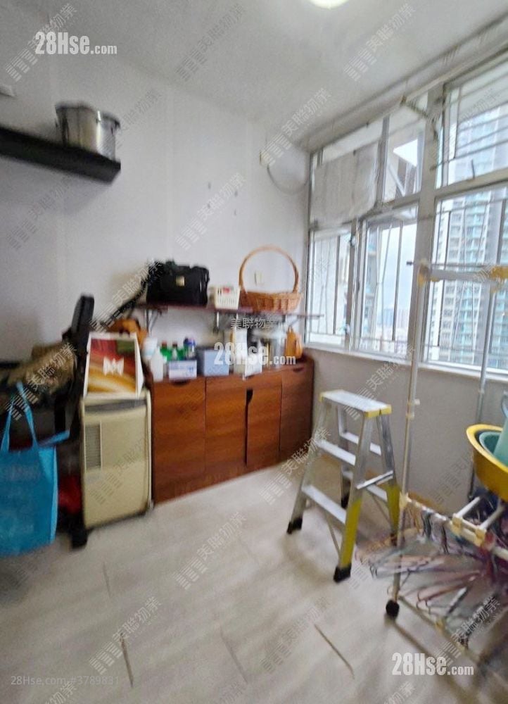 Ka Shing Court Sell 3 Bedrooms , 1 Bathroom 606 ft²