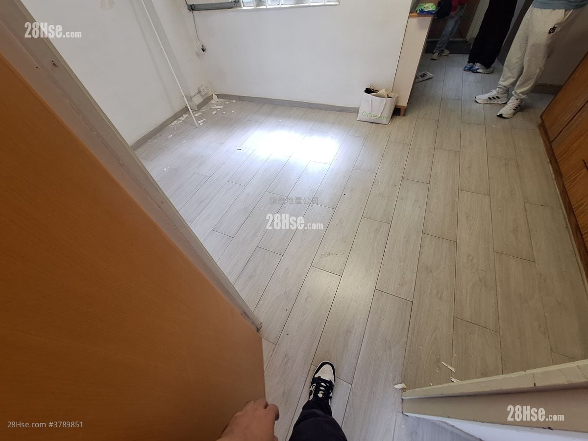 唐楼 租盘 2 房 , 1 浴室 380 平方尺