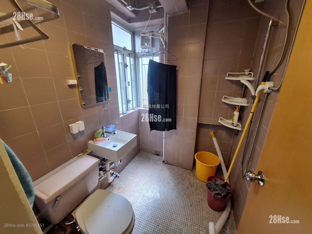 唐楼 租盘 2 房 , 1 浴室 380 平方尺