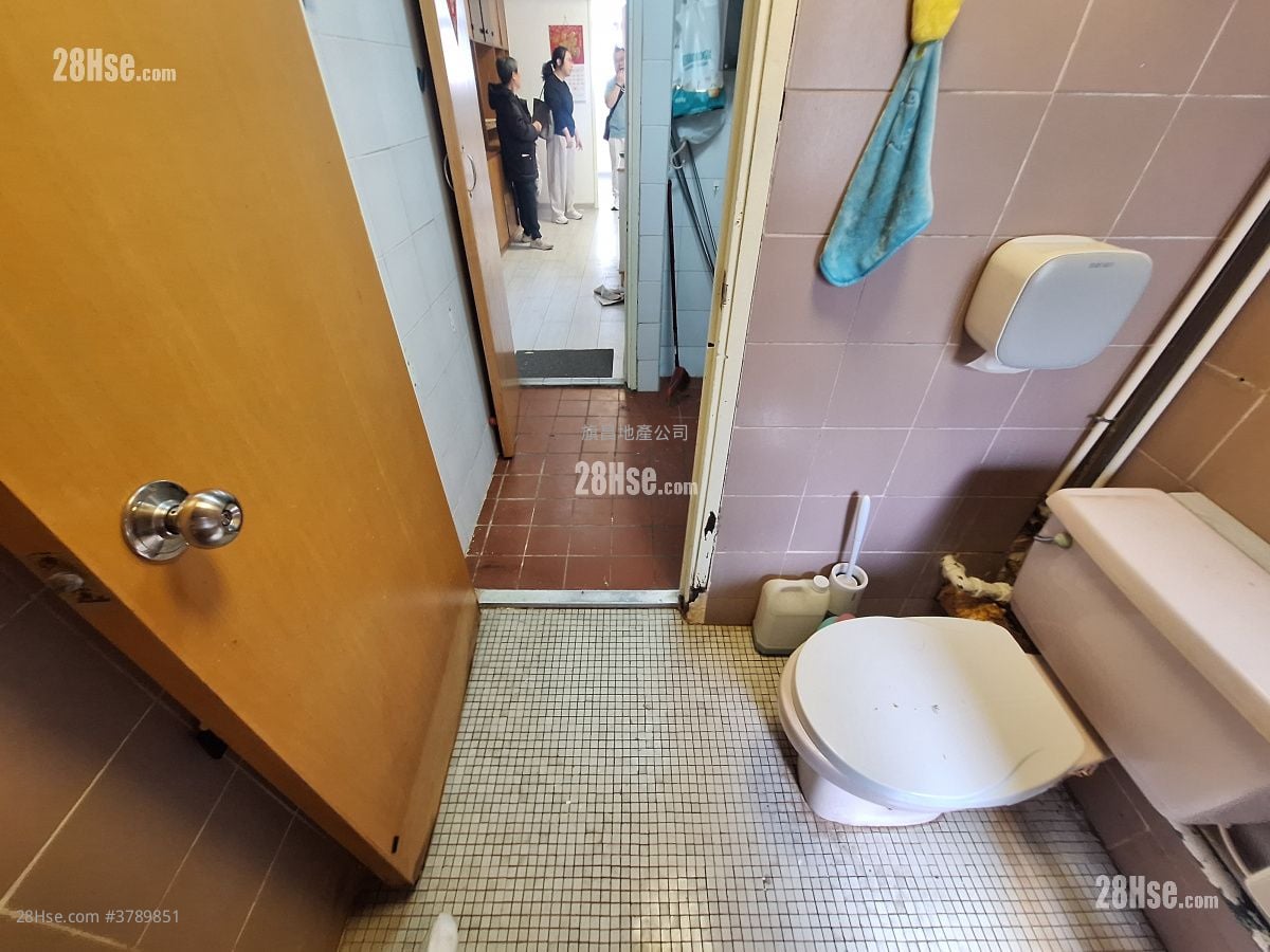 唐楼 租盘 2 房 , 1 浴室 380 平方尺