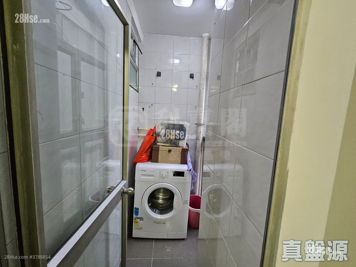 Mei Foo Sun Chuen Sell 3 Bedrooms , 2 Bathrooms 918 ft²