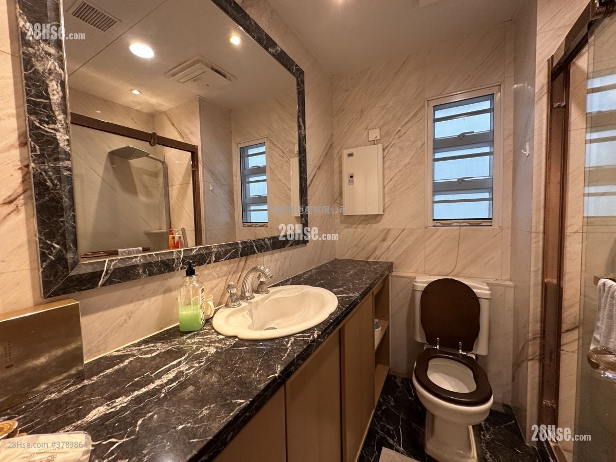 Greenwood Terrace Sell 3 Bedrooms , 2 Bathrooms 1,692 ft²