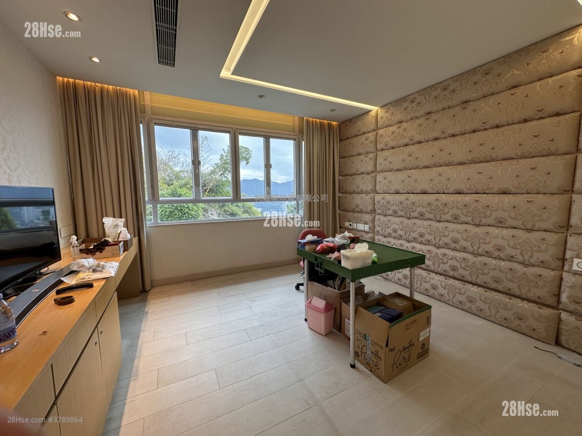 Greenwood Terrace Sell 3 Bedrooms , 2 Bathrooms 1,692 ft²