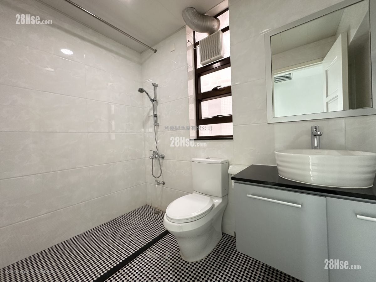 Royal Ascot Rental 4 Bedrooms , 3 Bathrooms 2,478 ft²