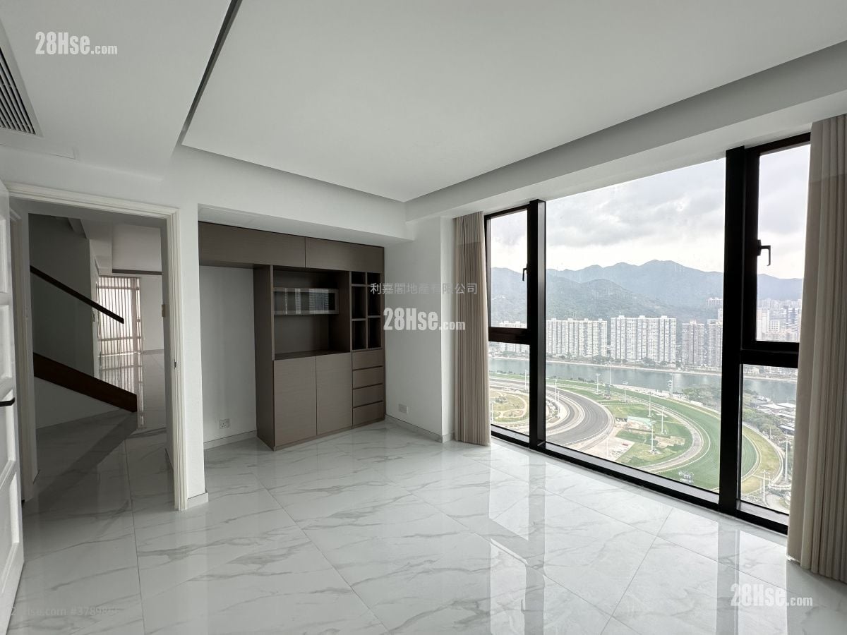 Royal Ascot Rental 4 Bedrooms , 3 Bathrooms 2,478 ft²