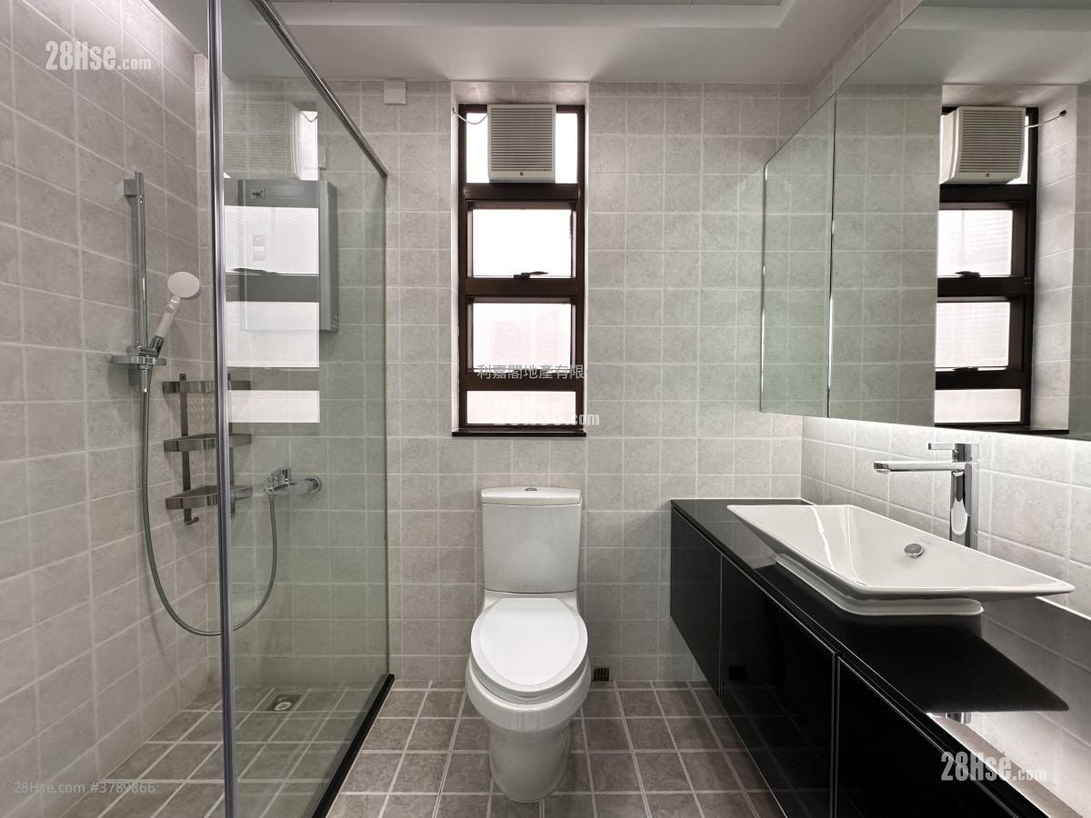 Royal Ascot Rental 4 Bedrooms , 3 Bathrooms 2,478 ft²