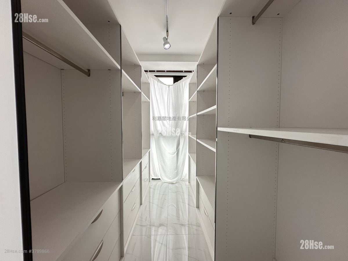 Royal Ascot Rental 4 Bedrooms , 3 Bathrooms 2,478 ft²